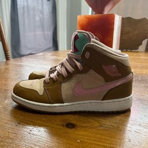 Jordan 1 Hare Lola Bunny